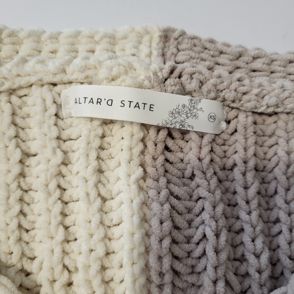 Altar'd‎ State Cropped Sweater Colorblock Tan Cream Cozy Plush Oversized XS - Picture 5 of 6